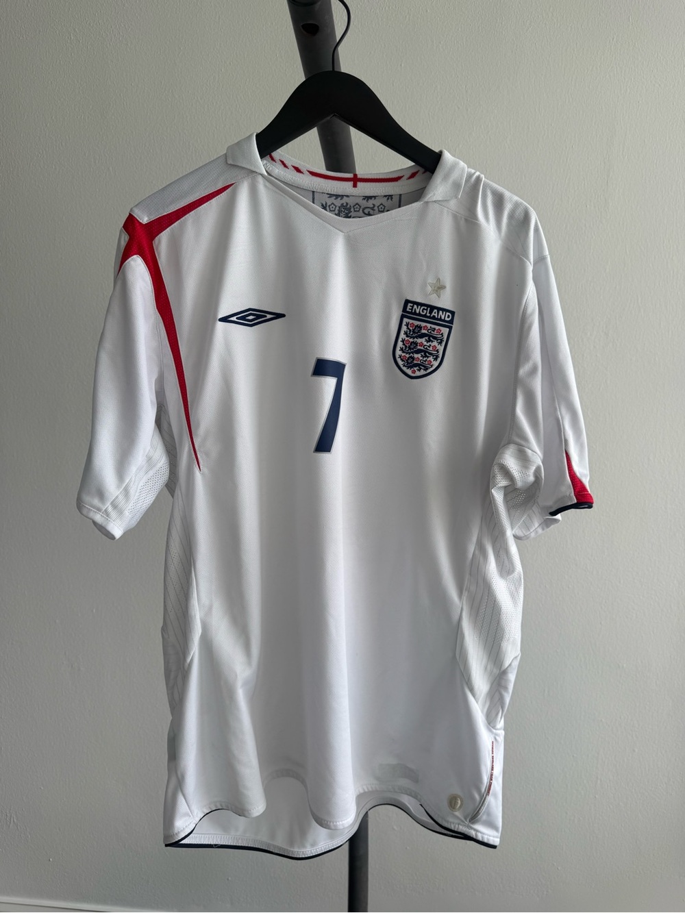 Umbro England White Football Shirt with Navy and Red Accents - No.7